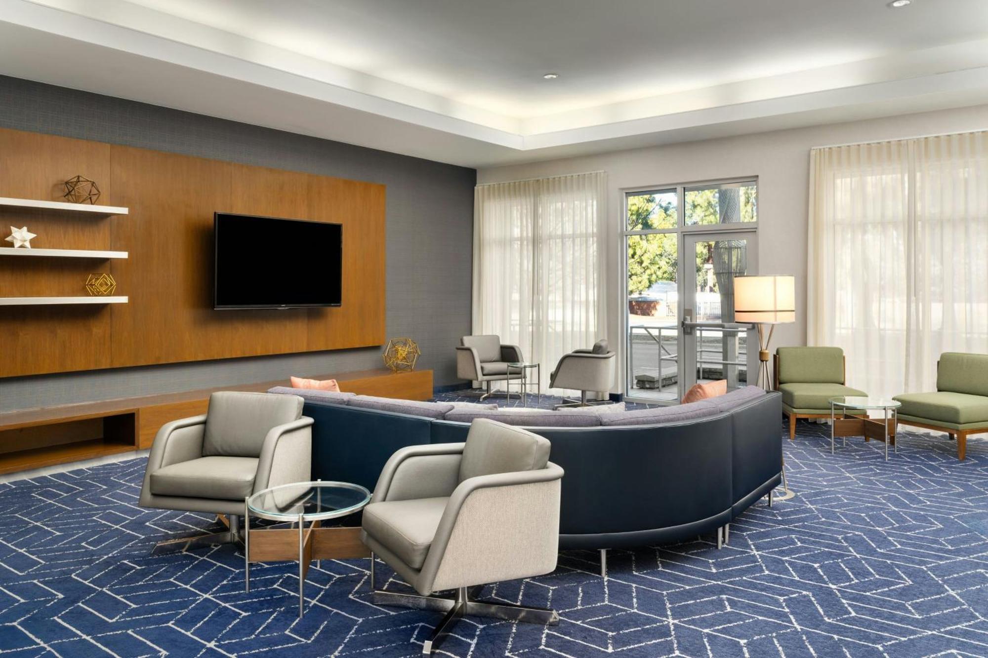 Courtyard By Marriott Silicon Valley